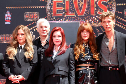 Elvis Cast with the Presley family