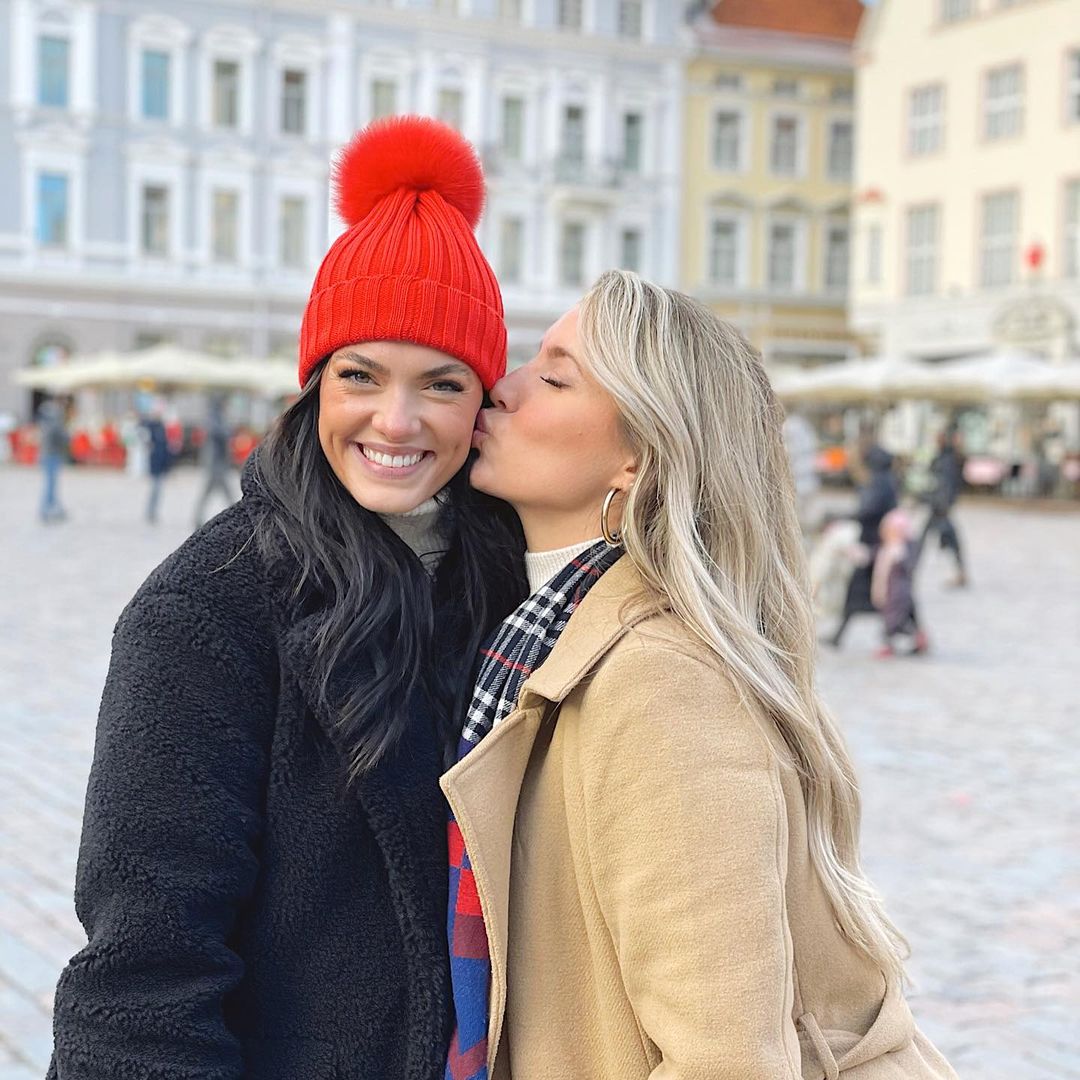 'Bachelor' Girls Kaity Bigger And Gabi Elnicki Take Bubble Bath Together