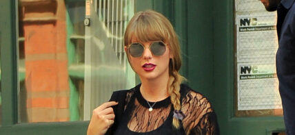 Taylor Swift leaves apartment to show stadium tour show in New Jersey