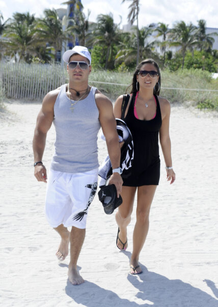 Jersey Shore cast members Sammi quot Sweetheart quot Giancola and Ronnie Ortiz-Magro show PDA on the beach in Miami