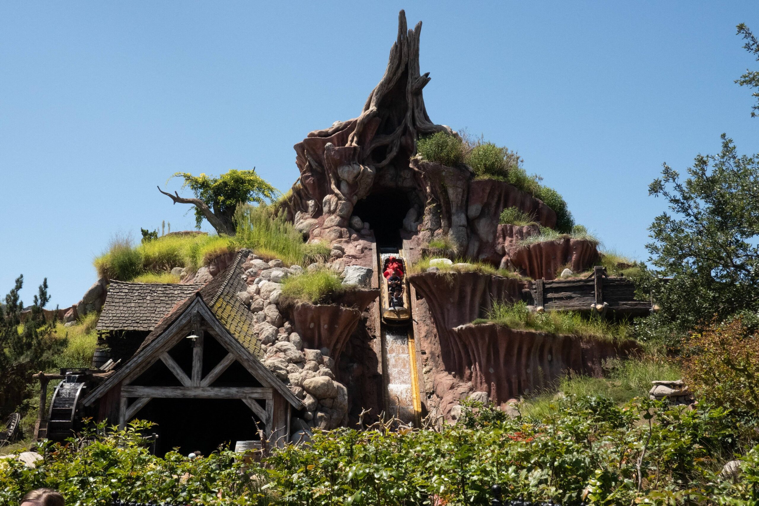 BREAKING: Splash Mountain At Disneyland Closing Date Announced