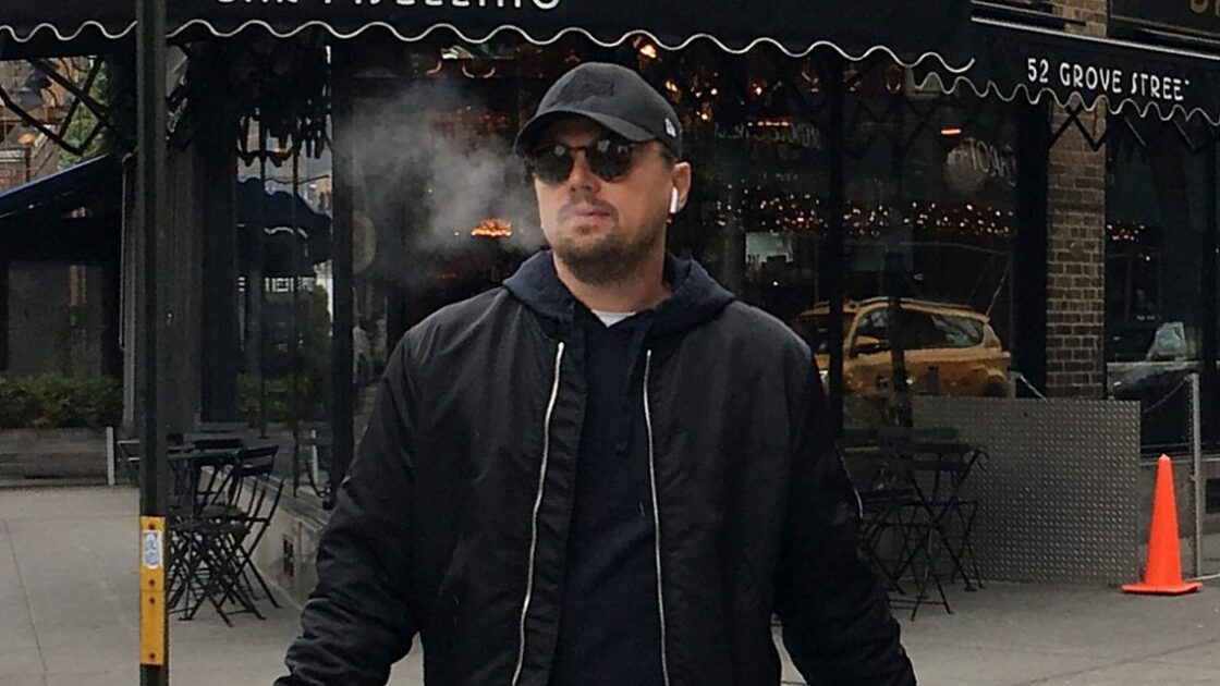 Leonardo DiCaprio helps out a lost tourist with directions in NYC