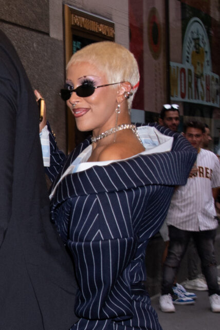 Daily Front Row Arrivals-Outside Arrivals