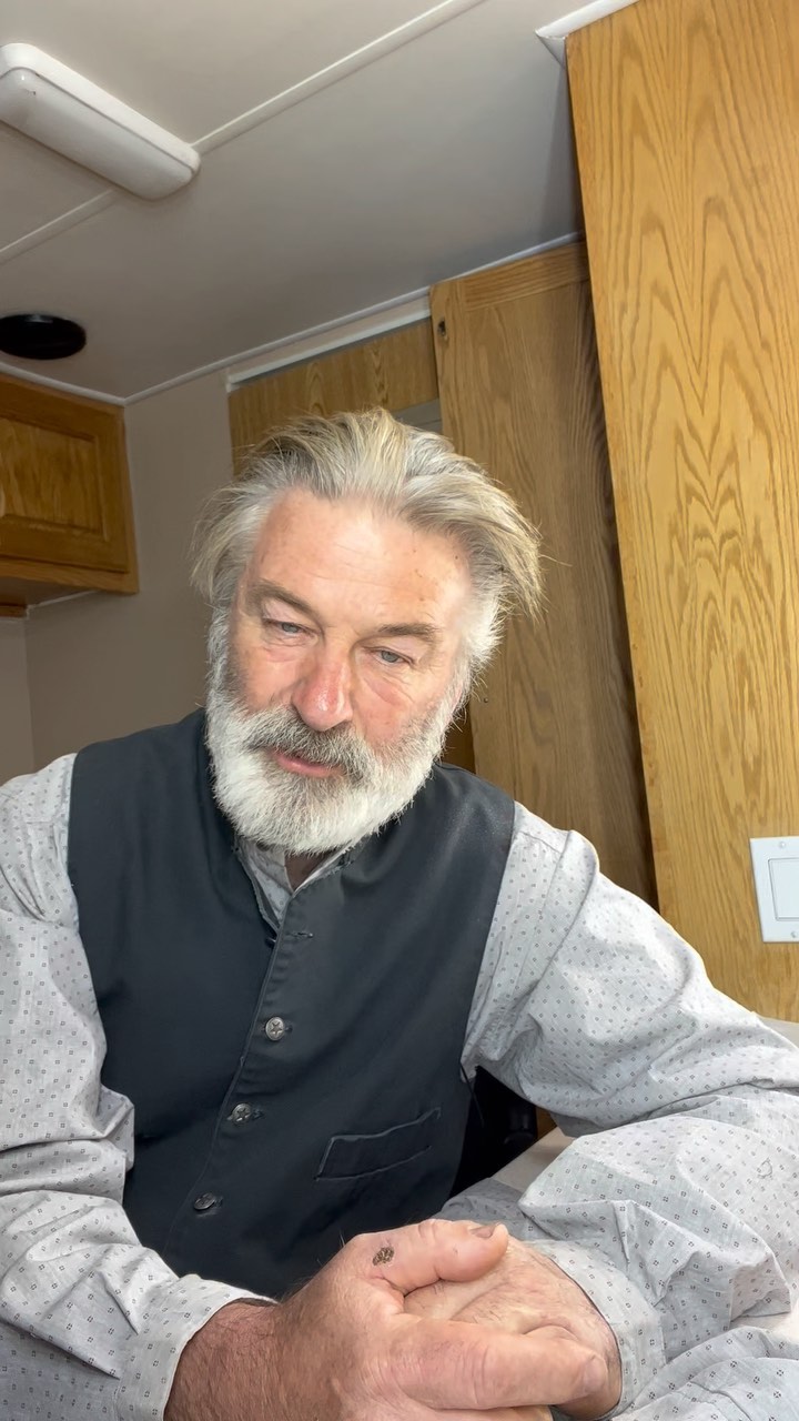 Alec Baldwin pays tribute to Gordon Lightfoot in 'Rust' costume
