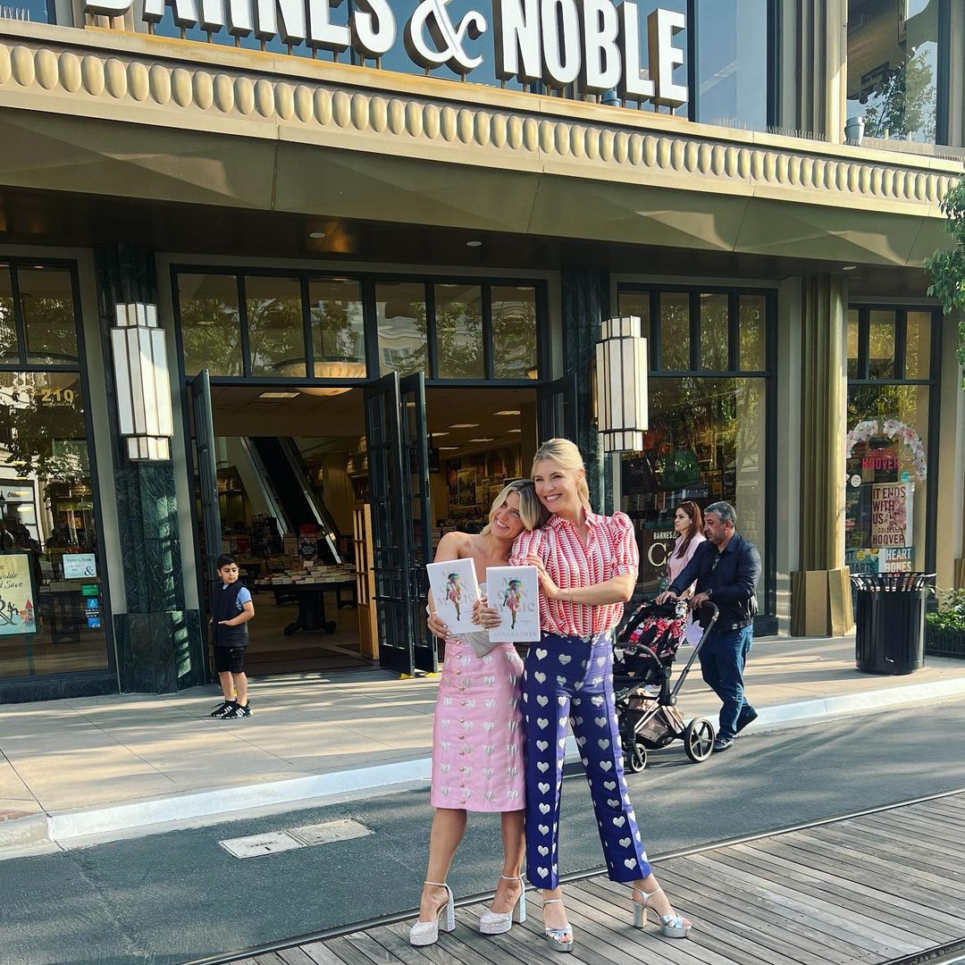 Amanda Kloots Join Forces With Sister Anna For Their Book Signing
