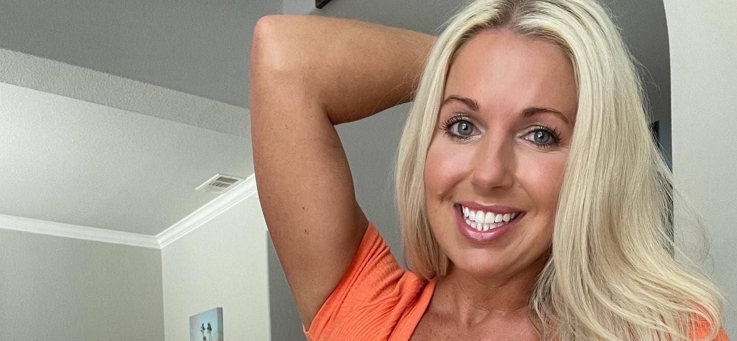 ‘Texas Thighs’ Courtney Ann Pairs Her Pink Bikini With Purple Stilettos