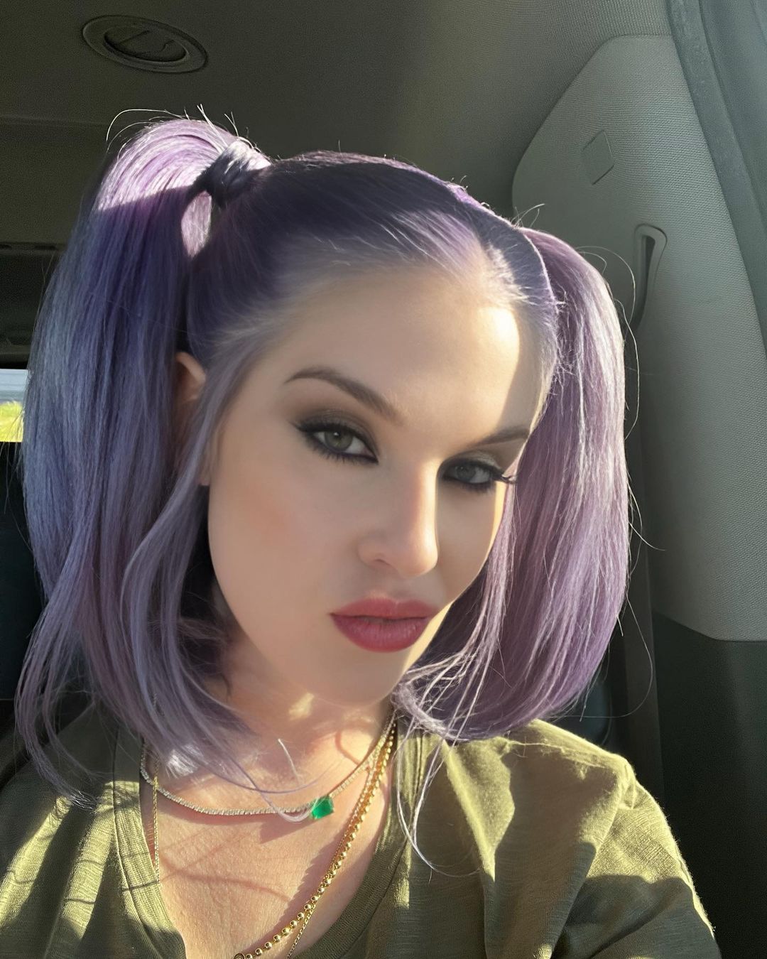 Kelly Osbourne flaunts weight loss in new photos