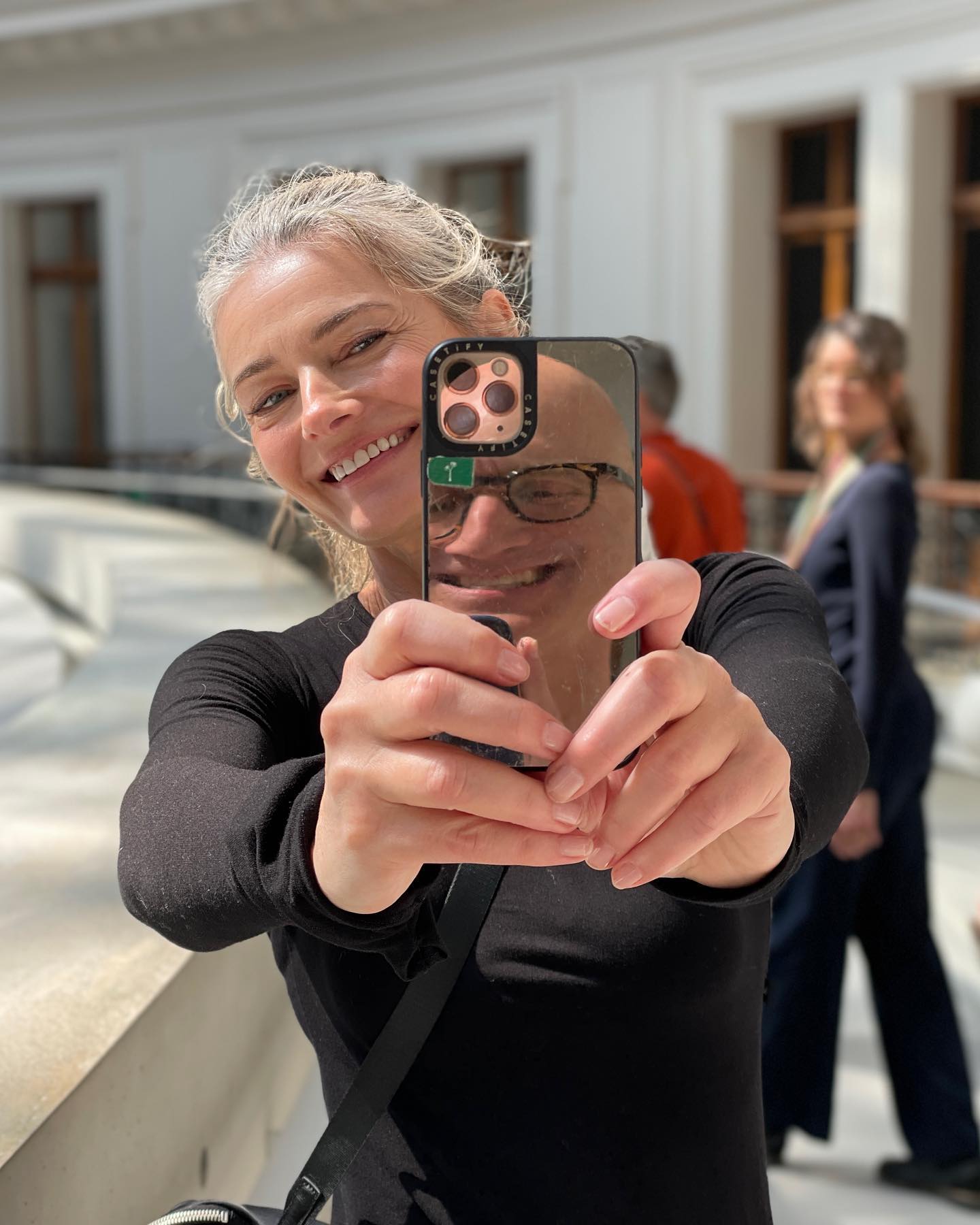 Paulina Porizkova shares a smooch with Jeff Greenstein