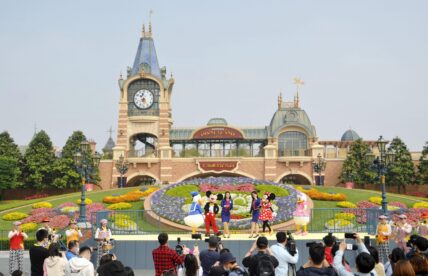 Guest Banned From Disney Park After Confrontation With Police