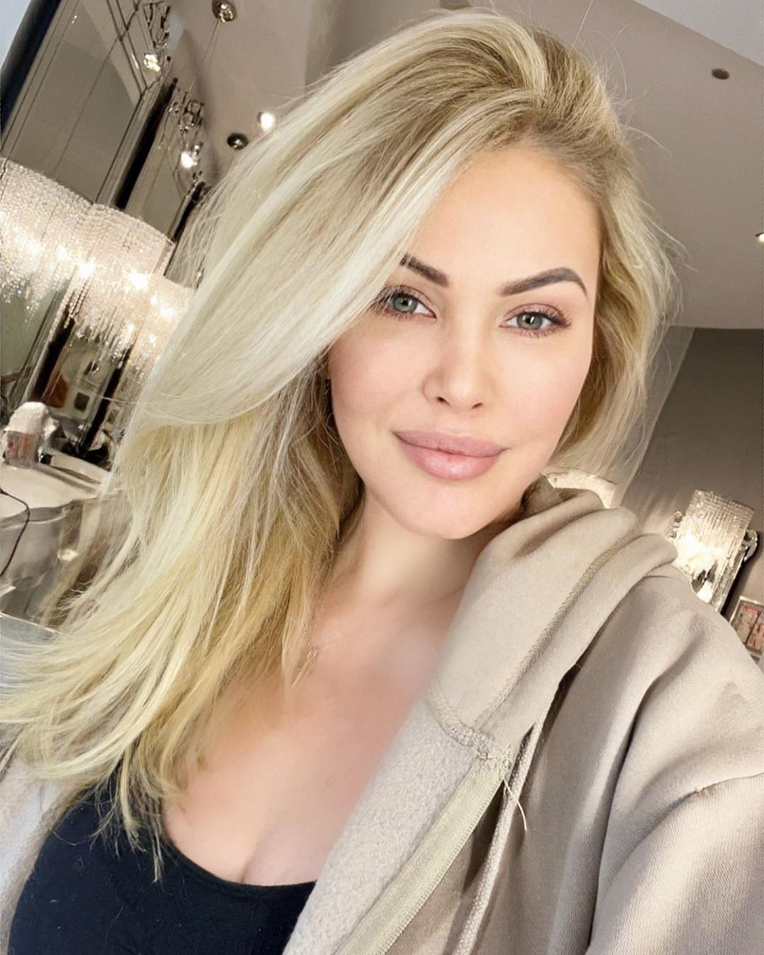 Portrait of Shanna Moakler smiling
