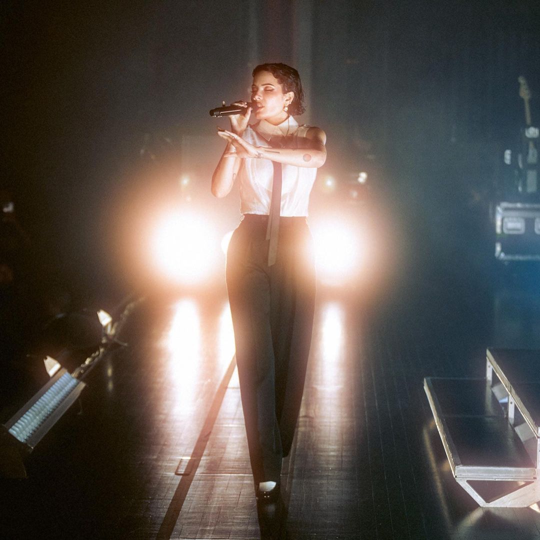 Halsey gets emotional about New Jersey performance