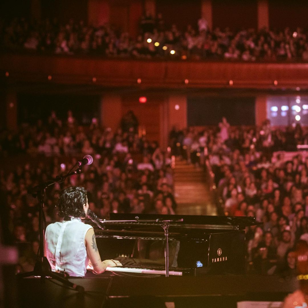 Halsey gets emotional about New Jersey performance