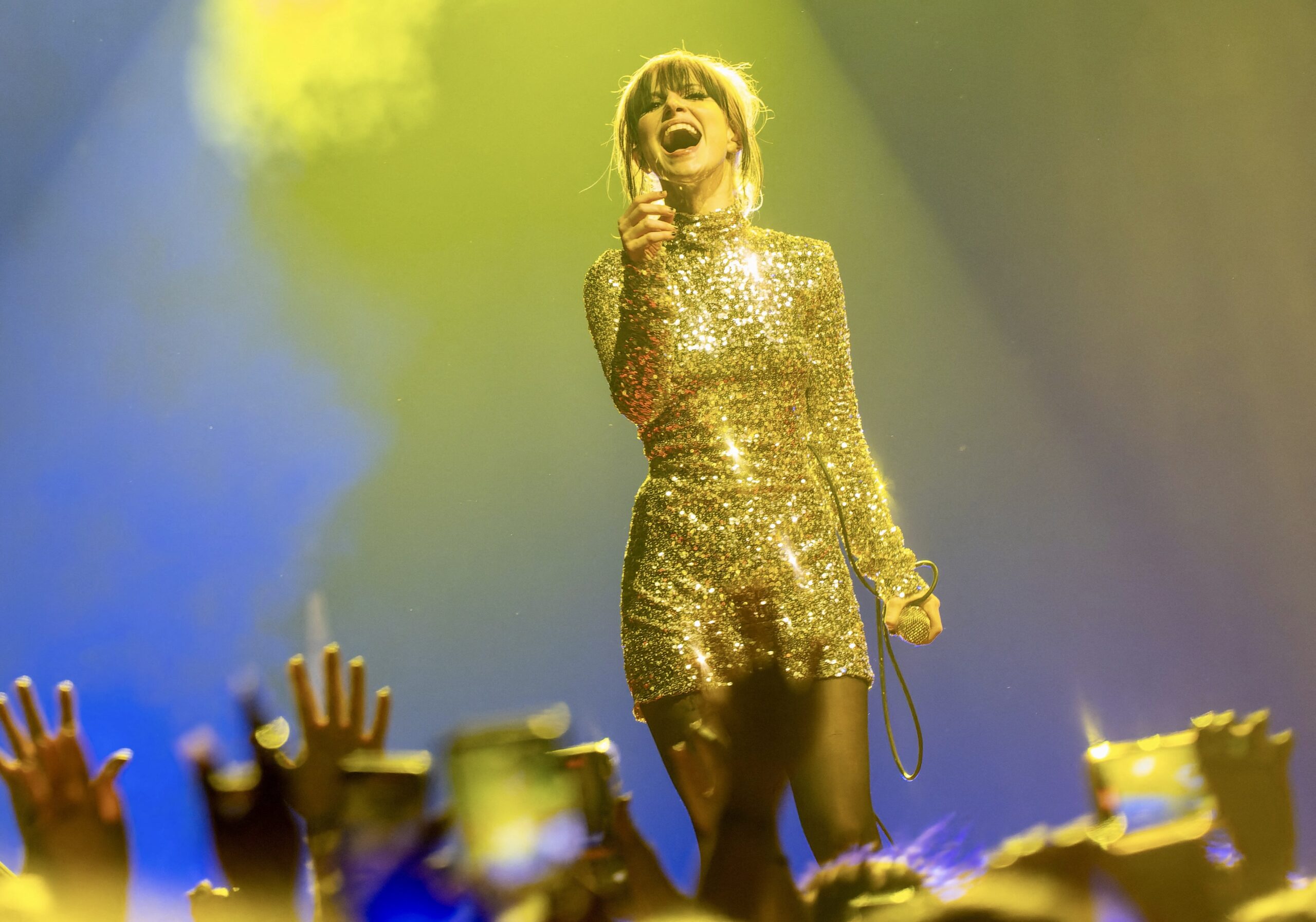 Paramore, fronted by Hayley Williams, dazzle a packed, sold out London crowd at the O2. 20 Apr 2023 Pictured: Paramore fronted by Hayley Williams dazzling sold out London O2 gig