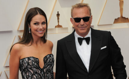 Kevin Costner and Christine Baumgartner Attending The 94th Annual Academy Awards - Arrivals in Los angeles