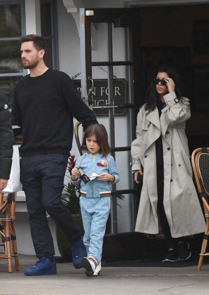 Kourtney Kardashian has lunch with Scott Disick