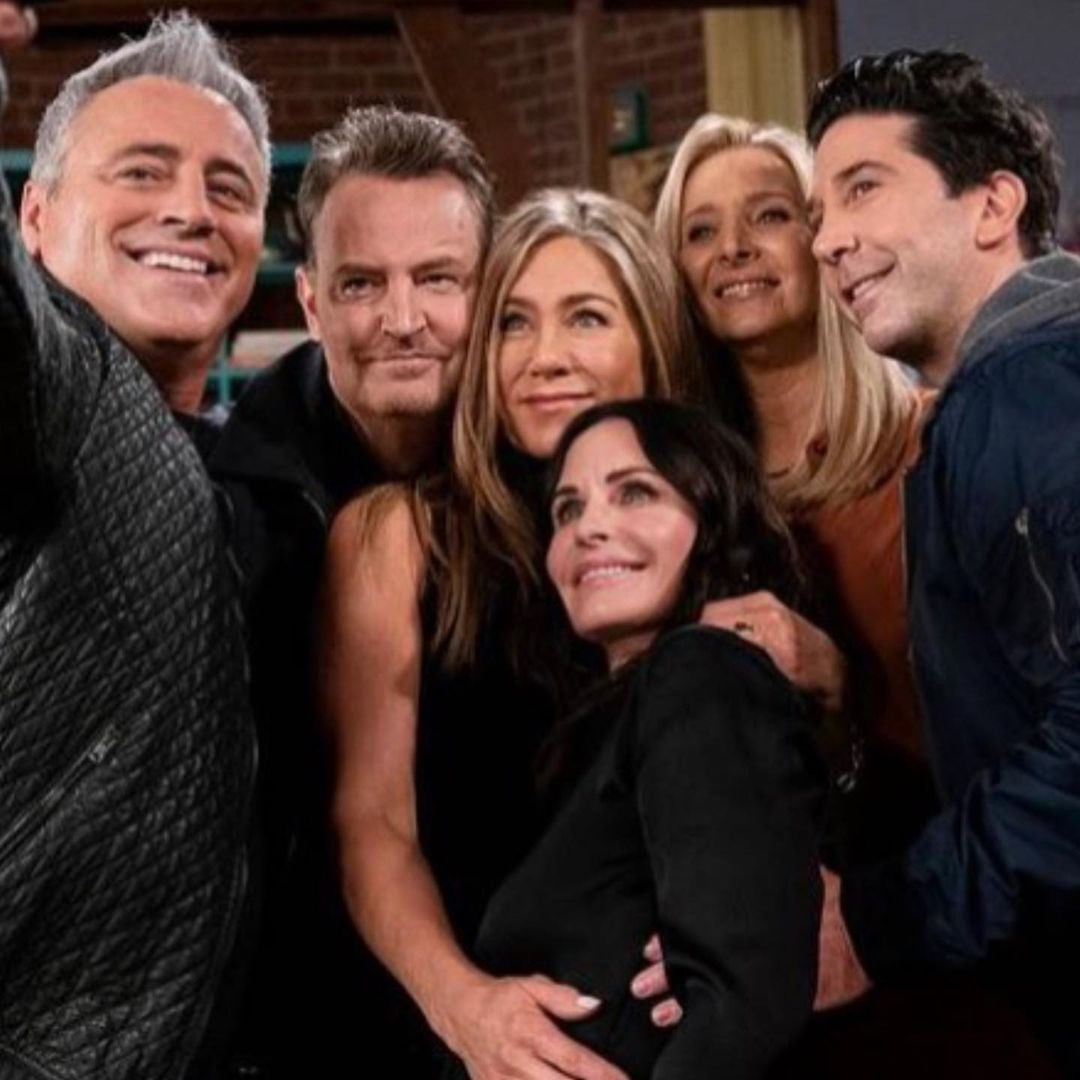 Happy birthday Lisa Kudrow, say Jennifer Aniston & Courteney Cox