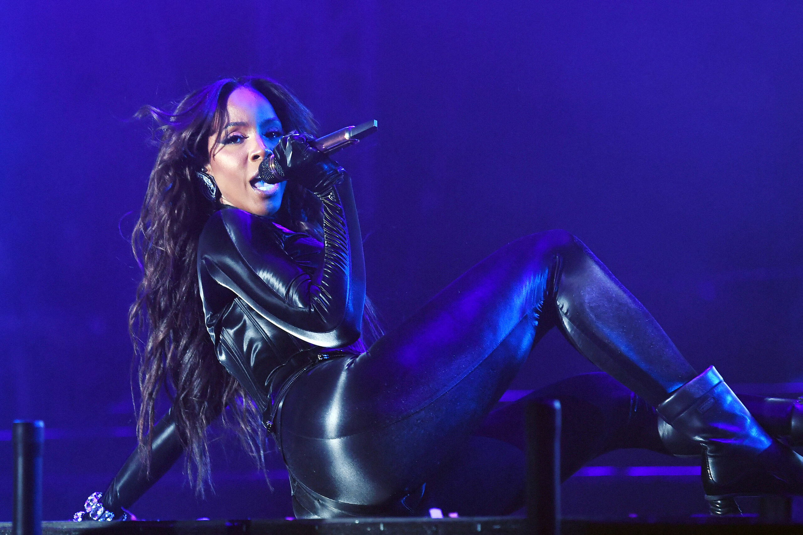 Kelly Rowland performing at Mighty Hoopla