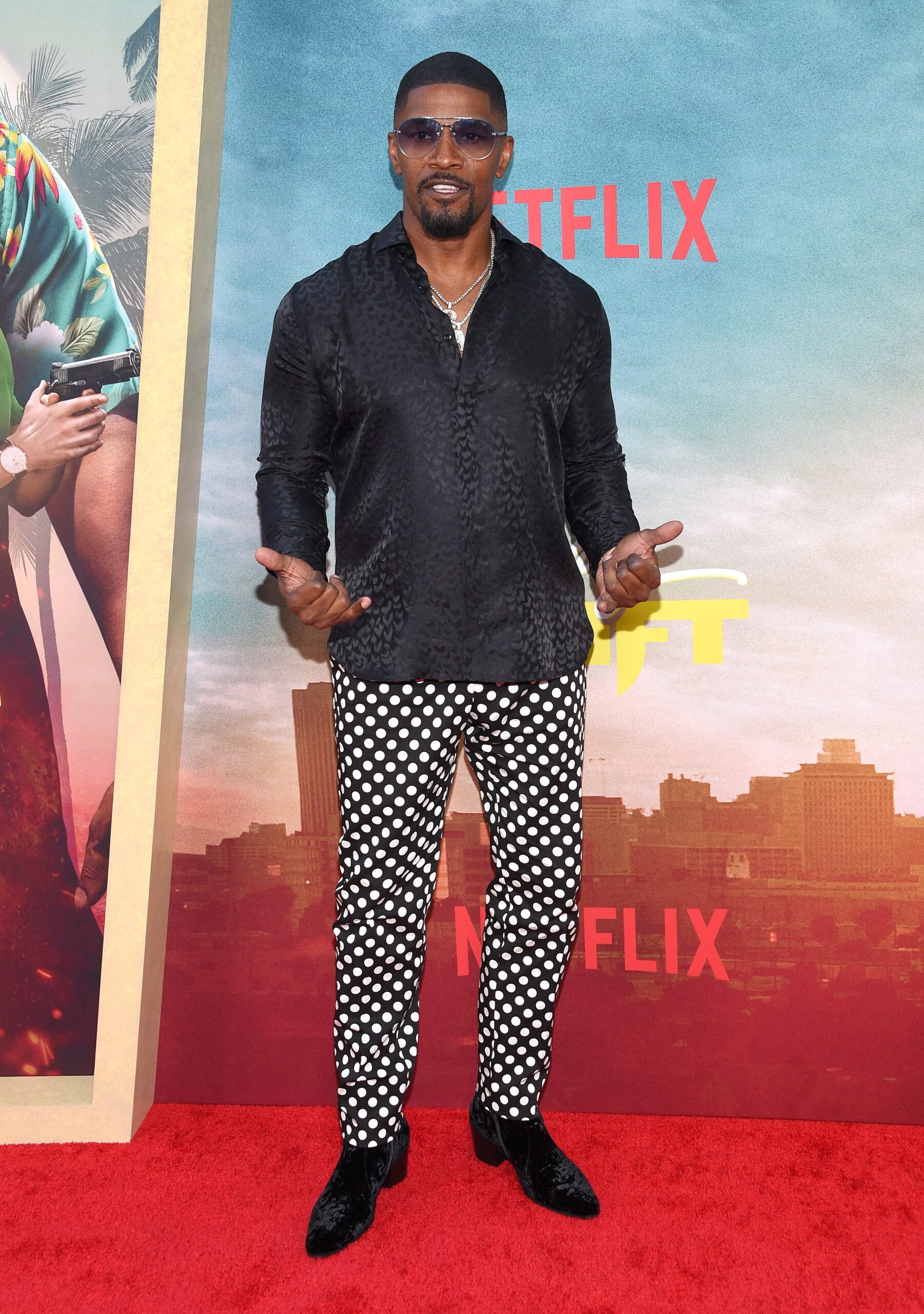 Jamie Foxx Spotted In Public Returning Lost Purse To A Woman After Recovering From A Mystery Illness