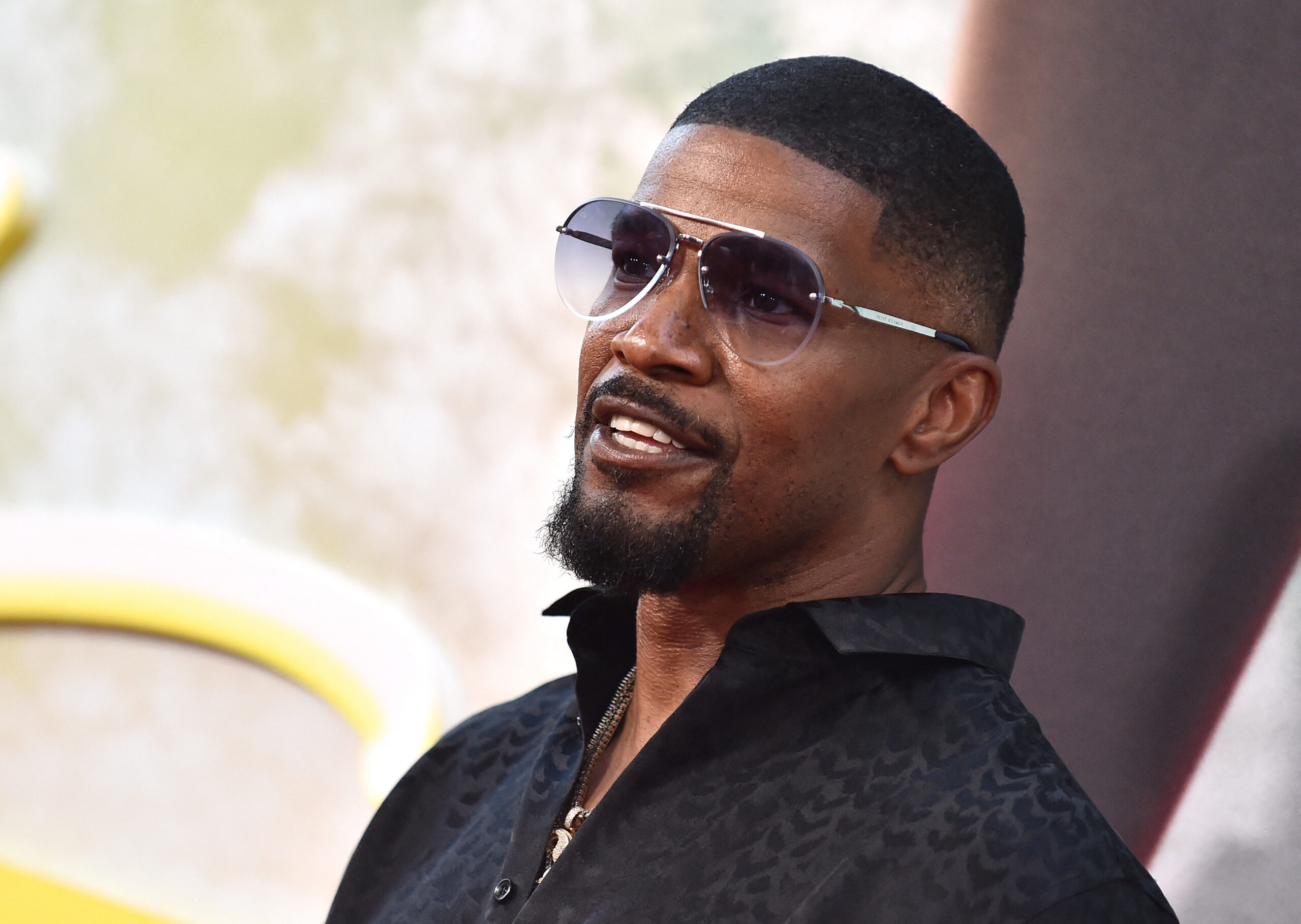 Jamie Foxx Spotted In Public Returning Lost Purse To A Woman After Recovering From A Mystery Illness