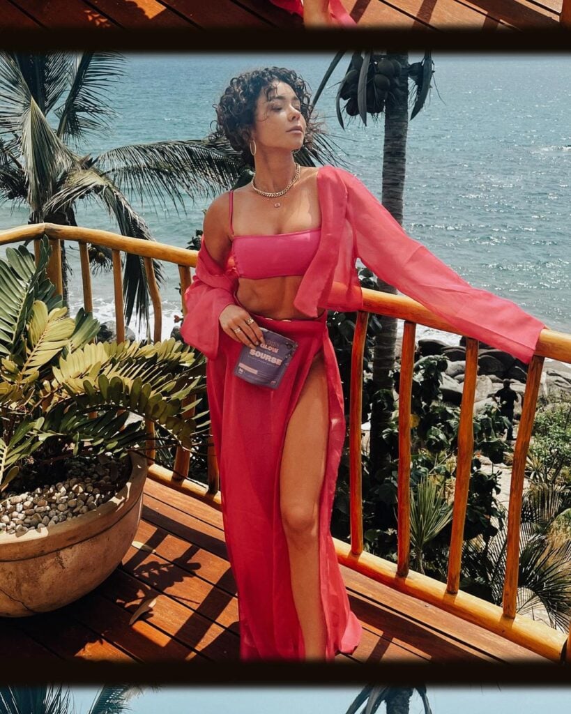 Sarah Hyland was made to wear heels even during gout