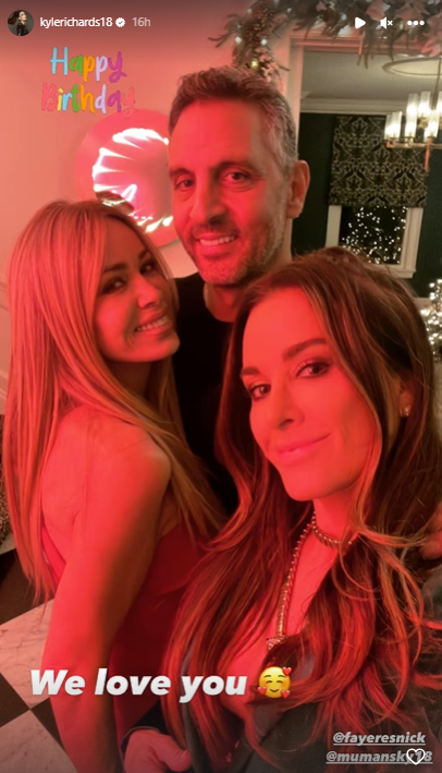 Kyle Richards and Mauricio Umansky pose woth bday girl Faye Resnick