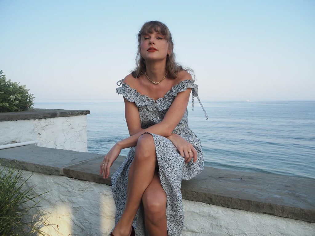 Taylor Swift celebrates Independence Day with friends