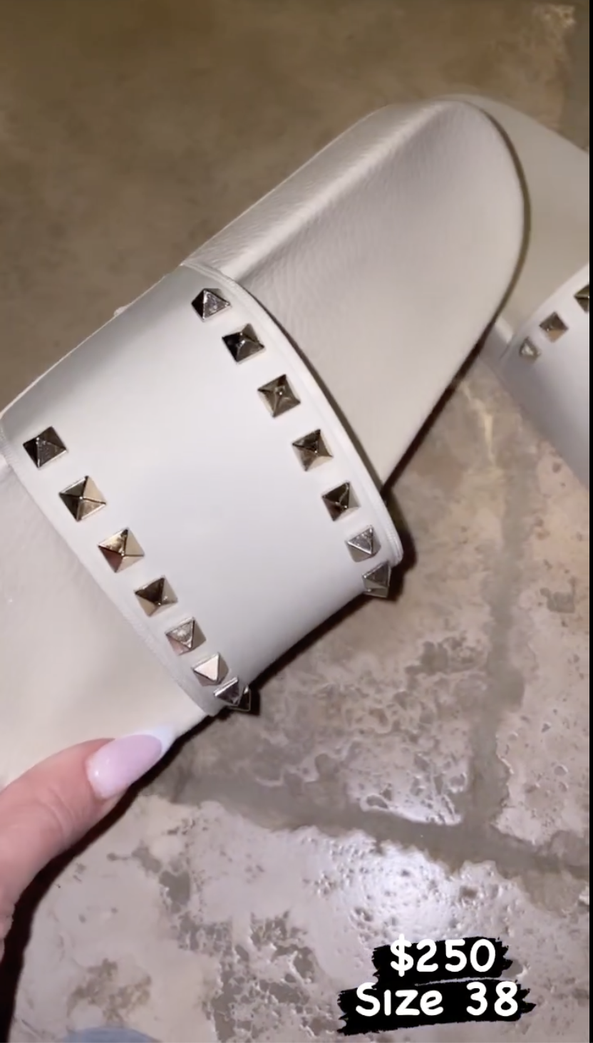 Brielle Biermann Reluctantly Sells LV Bag Amid Kim & Kroy's Financial Woes