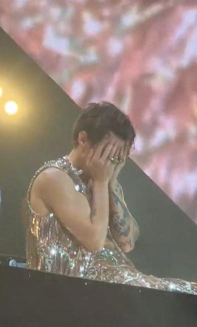 Harry Styles gets emotional onstage after final performance of two year tour