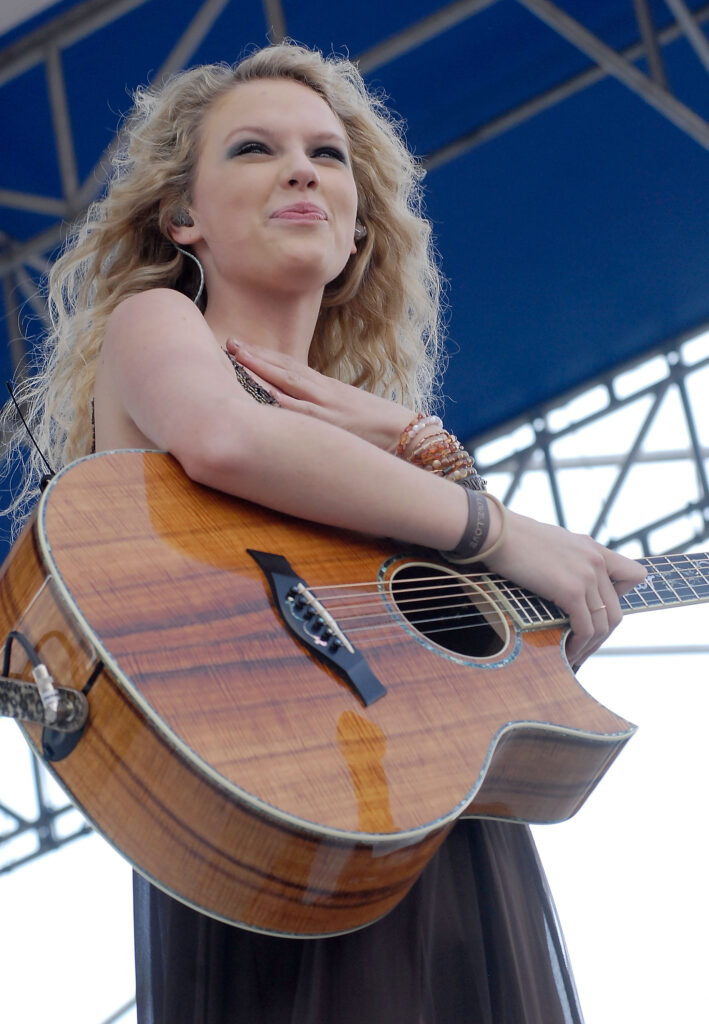 Taylor Swift performs live earlier in her career at KISS Country Chili Cookoff 2008 in Pembroke Pines Florida