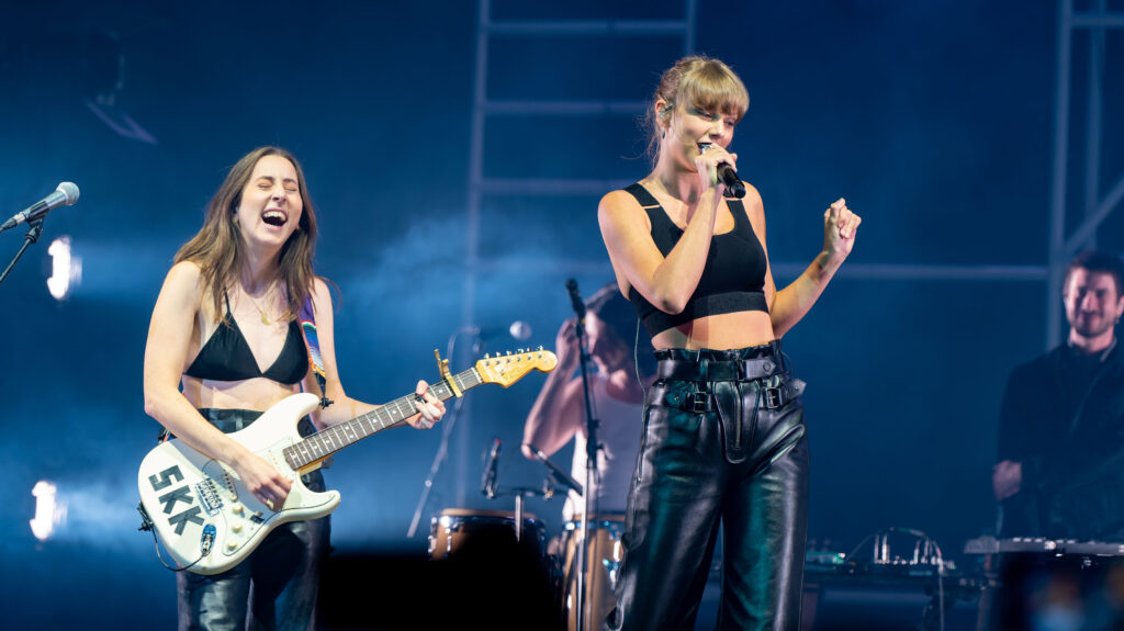 Taylor Swift makes a surprise guest appearance during Haim s show at the O2 Arena