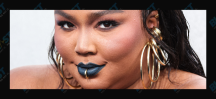 Lizzo wearing a Jean Paul Gaultier Couture dress arrives at the 2022 MTV Video Music Awards