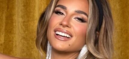 Jessie James Decker smiling