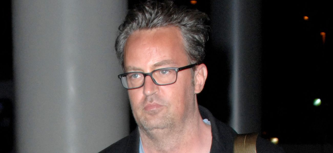 A mãe de Matthew Perry roubou sua assistente antes da sentença