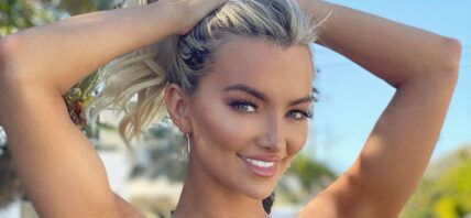 Lindsey Pelas close up