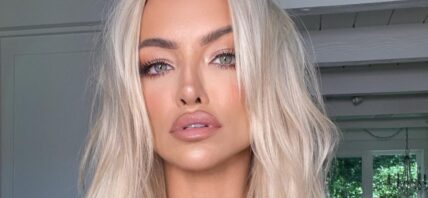 Lindsey Pelas close up