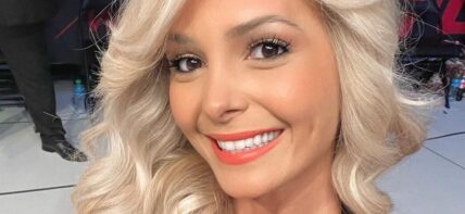 Jhenny Andrade takes a selfie.