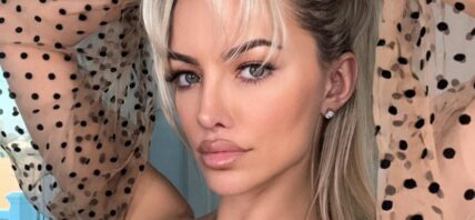 Lindsey Pelas close up