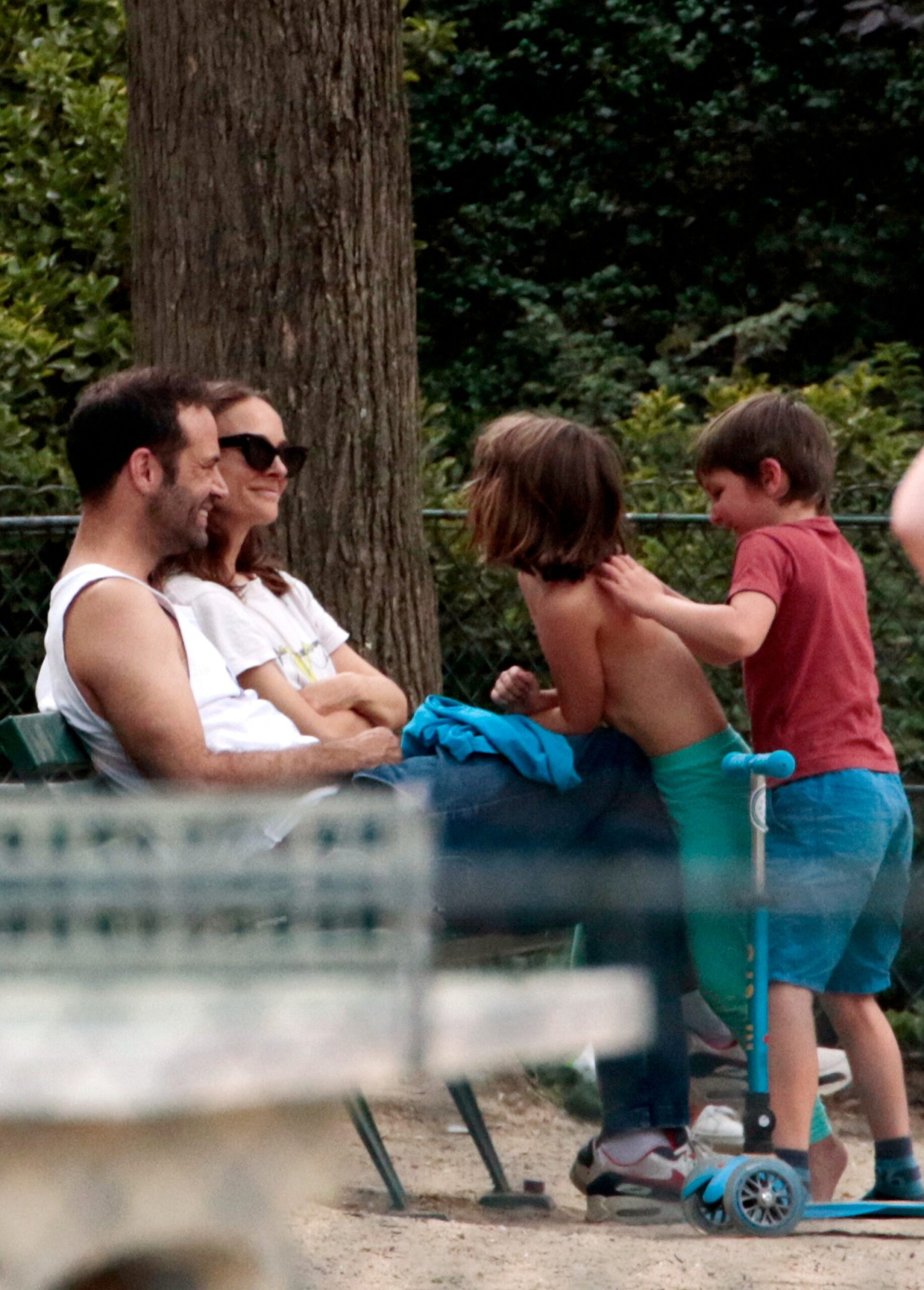 Natalie Portman spends the day at a Parisian park with her husband Benjamin Millepied and their children.