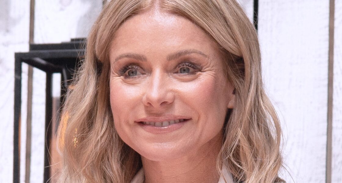 Kelly Ripa close up