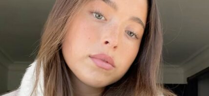 Lola Consuelos close up
