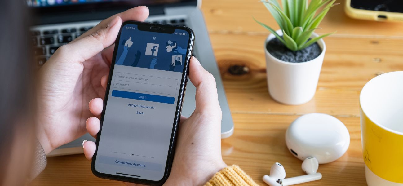 WhatsApp Breaks Silence On Outage, Which Also Affected Facebook & Instagram