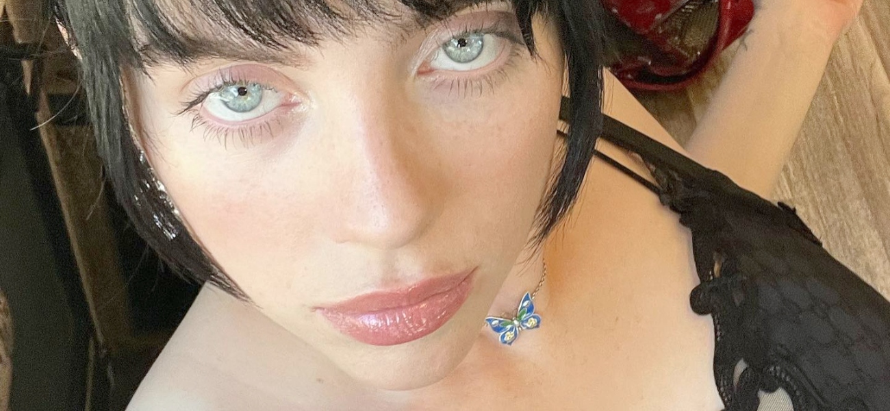 Billie Eilish em biquíni de corda destaca os looks “10”