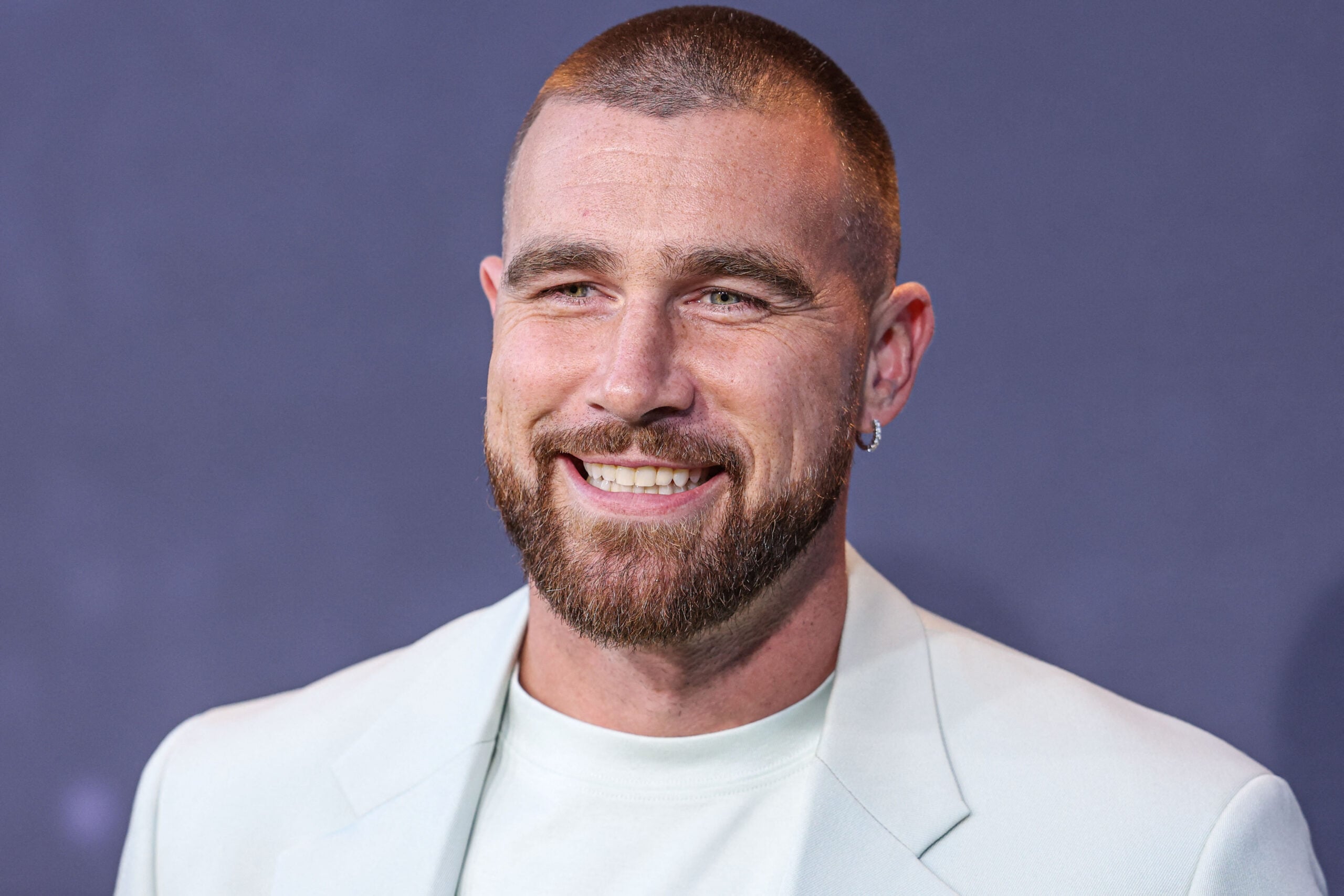 Η γαμήλια διαφήμιση του Travis Kelce προκαλεί νέα αντίδραση από θαυμαστές