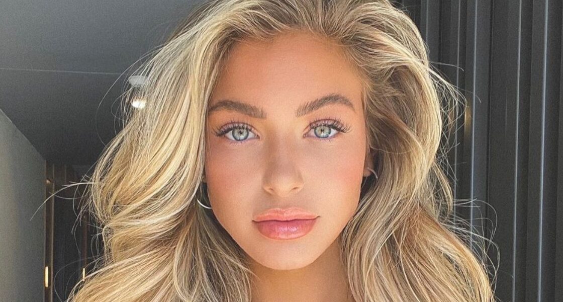Hannah Palmer close up