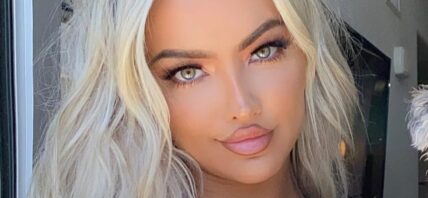 Lindsey Pelas close up