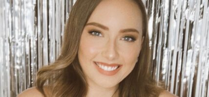 Hailie Jade smiling indoors