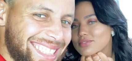Ayesha and Steph Curry pose for a photo
