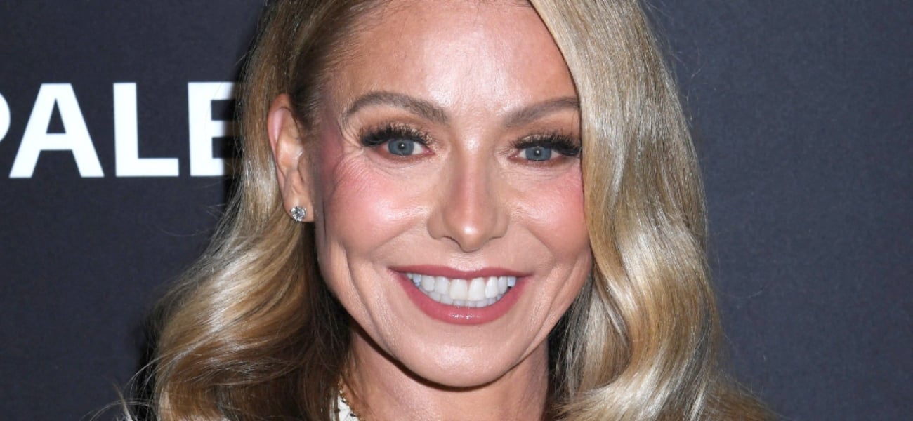Kelly Ripa High Face Kelly Ripa 'So Stunning' In Halterneck Dress By The Ocean