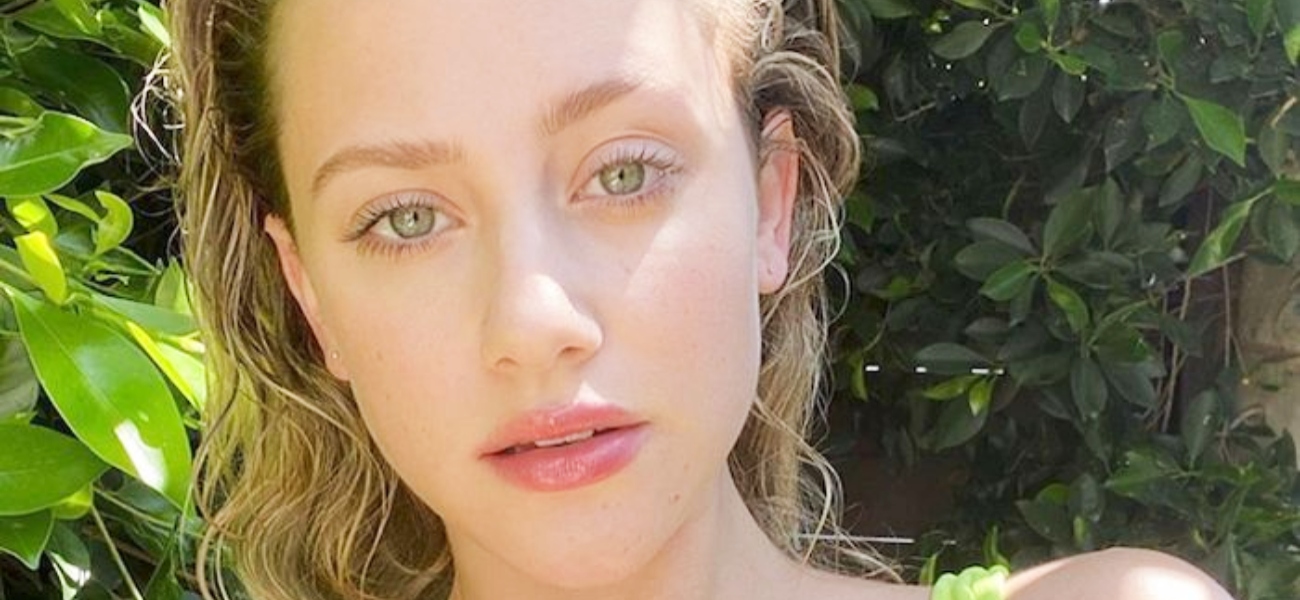 Lili Reinhart deslumbra com o cintilante Valentino no Gotham TV Awards