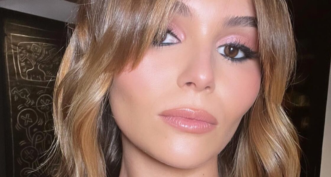 Olivia Jade posing close up